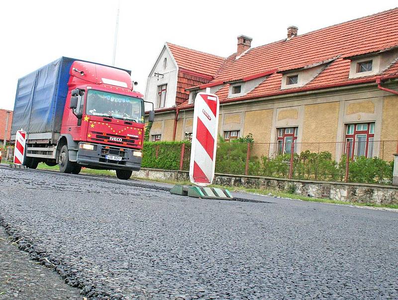 Silnice mezi Liblicemi a Byšicemi je téměř hotová