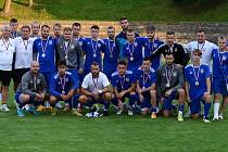 Výběr Středočeského krajského fotbalového svazu (v modrém) podlehl ve finále národní kvalifikace UEFA Regions' Cupu reprezentaci Zlínského kraje 0:1 po pokutových kopech.