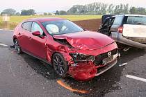 Opilý řidič se v úterý brzy ráno u Velvar otáčel autem na silnici a způsobil nehodu.
