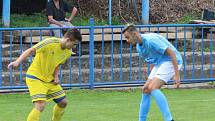 Fotbalisté FK Kralupy 1901 (v modrém) porazili v prvním kole I. B třídy Chotětov 3:1.