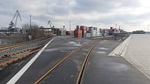 Ekologizace kontejnerového terminálu a úpravy vlečkových kolejí v přístavu Mělník - dokončená stavba.