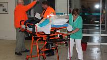 Nedělní večerní evakuace pacientů kralupské nemocnice. 