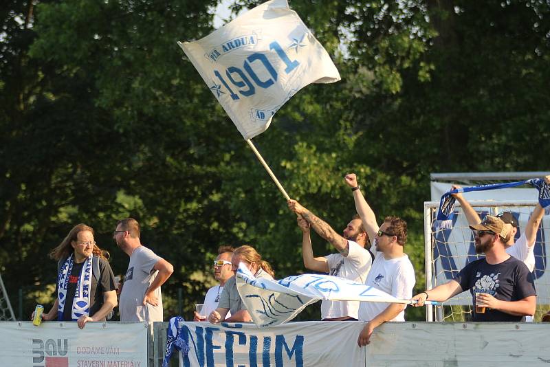 Fotbalisté Kralup vyhráli v předposledním kole I. B třídy ve Staré Boleslavi a oslavili postup.