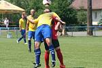 Fotbalisté Vysoké (v červeném) rozdrtili Hořín na jeho hřišti 7:0.