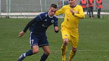 Fotbal, divize B, 14. kolo, Sokol Libiš (v modrém) vs. Neratovice 0:1 na penalty.