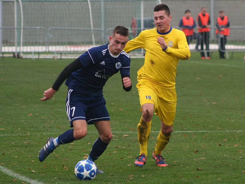 Fotbal, divize B, 14. kolo, Sokol Libiš (v modrém) vs. Neratovice 0:1 na penalty.