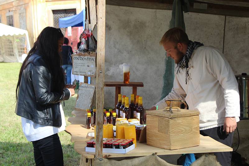 Hořínfest začal dopoledním jarmarkem.