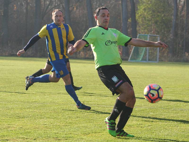 I. B třída, 13. kolo: TJ Byšice - AFK Milovice (v zeleném) 2:3 np.