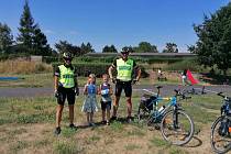 Policisté apelovali na cyklisty na nezbytnost používání přilby bez ohledu na věk.