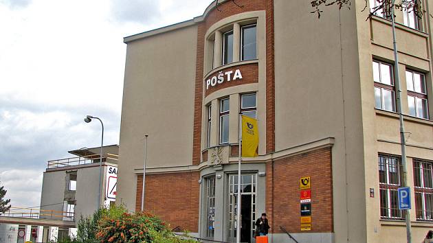 Hlavní mělnická pošta v Tyršově ulici.