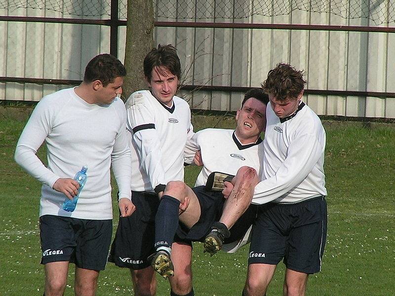 Fotbalisté Horních Počapel (v modrém) vstoupili do odvet domácí výhrou nad Botafogem Mělník (4:1).