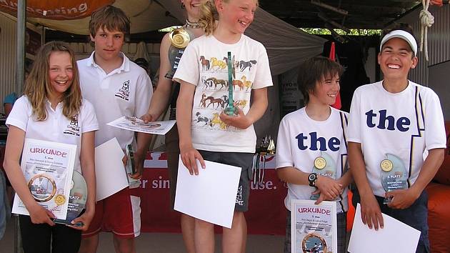 Neratovická dívčí posádka triumfovala v závodě Středoevropského poháru