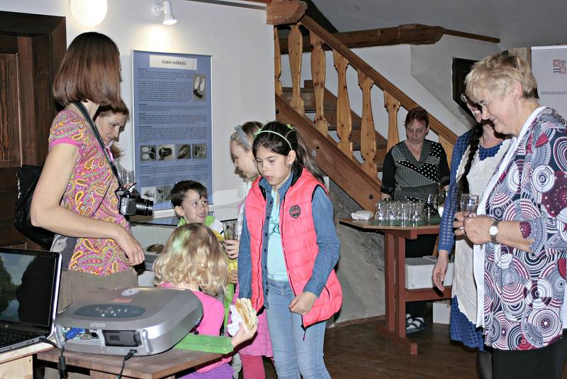 Regionální muzeum Mělník otevřelo výstavu Nespoutaná řeka, která seznámí návštěvníky s přírodou říční krajiny a významem řek pro člověka.