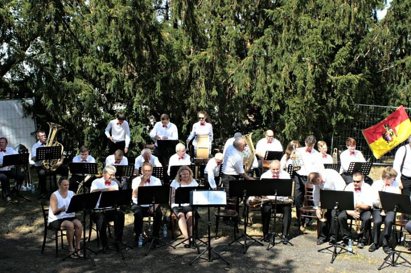 Mělnické kulturní centrum otevřelo na druhou polovinu prázdnin v sadech u Masarykova kulturního domu Relaxační art park.