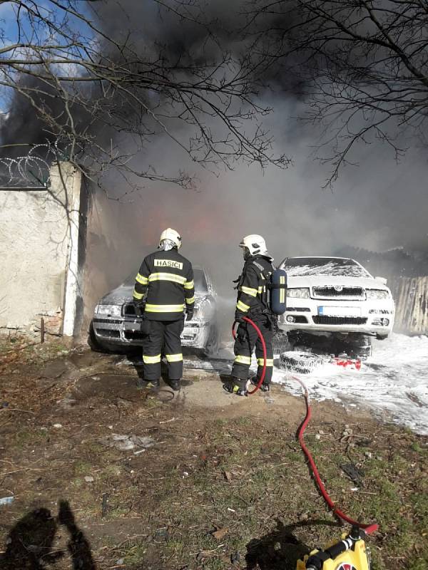 Z požáru v Horňátkách na Mělnicku 21. února 2022.