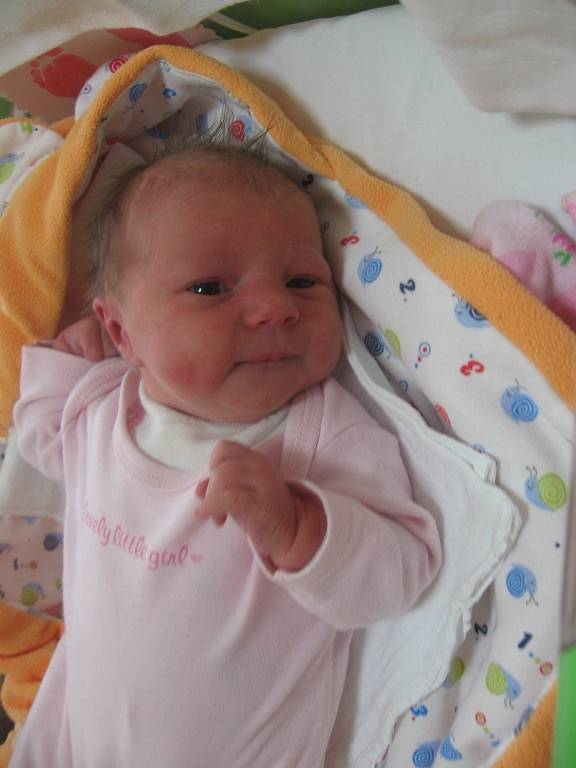 Simonka Hašlerová se rodičům Stanislavě a Tomášovi z Mělníka narodila v mělnické porodnici 12. února 2017, vážila 3,59 kg a měřila 50 cm. Na sestřičku se těší 6letý Tomáš.