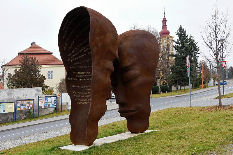 Obec Líbeznice na Praze-východ – Mírové náměstí.