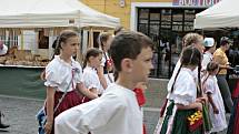 Mělník ožil letos již po jedenadvacáté folklórním festivalem Mělnický Vrkoč, který každý rok nabízí pestrou škálu lidových tradic z různých koutů republiky.