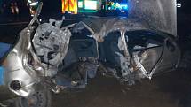 Dopravní nehodu u obce Zlosyň nepřežili dva lidé.