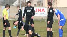 Fotbalisté Sokola Libiš (modrobílá kombinace) prohráli ve druhém jarním kole divize C doma s FK Čáslav 0:2.