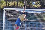 Fotbalisté FK Kralupy 1901 (v modrém) porazili v pátém kole I. B třídy Byšice 2:1.