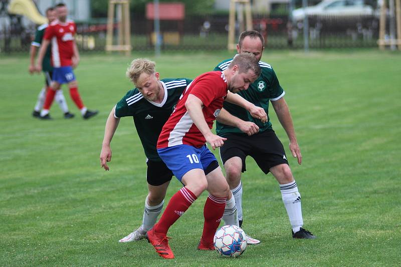 Okresní přebor, 24. kolo: FK Vysoká (červené dresy) - Sokol Čečelice (0:8)