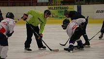 Pátý kemp Školy hokejových talentů proběhl v Mělníku. Děti si před Vánoci zahrály proti svým rodičům.