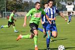 Fotbalisté Sokola Libiš (v modrém) porazili v domácím utkání 6. kola divize C Benátky nad Jizerou 2:1.