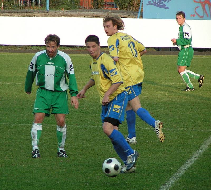 Neratovice (ve žlutém) - Zásmuky (1-1)