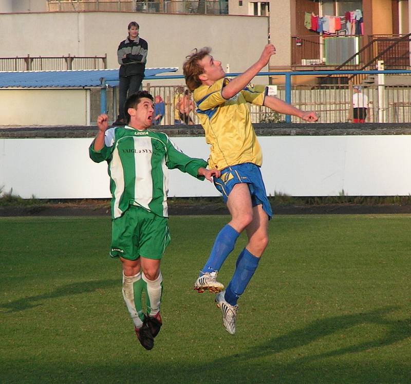 Neratovice (ve žlutém) - Zásmuky (1-1)