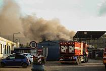Požár v Kralupech nad Vltavou v úterý 5. července 2022.