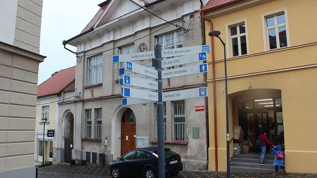 Centrum města Mšena, kde sídlila a opět má sídlit i lékárna.
