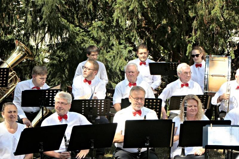 Mělnické kulturní centrum otevřelo na druhou polovinu prázdnin v sadech u Masarykova kulturního domu Relaxační art park.