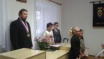 Celkem pět nově narozených dětí přivítala na obecním úřadě v Řepíně děvčata z místní školy zpěvem.