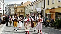 Mělník ožil letos již po jedenadvacáté folklórním festivalem Mělnický Vrkoč, který každý rok nabízí pestrou škálu lidových tradic z různých koutů republiky.