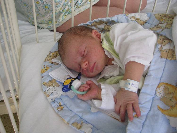 Adam Smolčák se rodičům Soně a Jaromírovi z Cítova narodil 13.8.2008, vážil 3,45O kg a měřil 52 cm. Na brášku se těší třiadvacetileý Aleš a jednadvacetiletá Blanka.