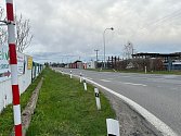 Část silnice II/101 od kruháku u rafinerie do Veltrus měla být uzavřena současně s Veltruskou.