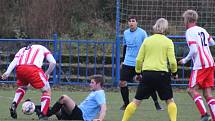 IV. třída, 12. kolo: FK Kralupy 1901 B (v modrých dresech) - Čechie Kralupy (3:0)