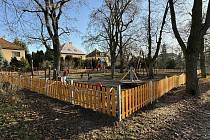 Podle vzoru loni zrekonstruovaného hřiště v parku Na Polabí chce radnice obnovit i další hřiště ve městě.