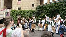 Mělník ožil letos již po jedenadvacáté folklórním festivalem Mělnický Vrkoč, který každý rok nabízí pestrou škálu lidových tradic z různých koutů republiky.