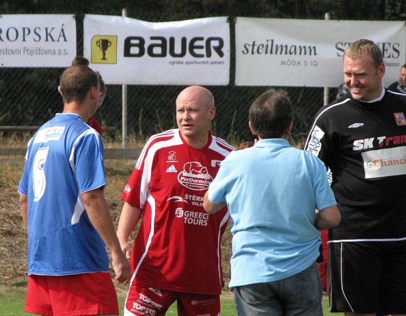 Předseda ČMFS a trenér národního týmu Ivan Hašek si po kvalifikačním týdnu jistě rád odpočinul při fotbálku.