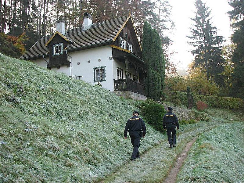 Policisté kontrolovali po sezoně opuštěné chaty na Kokořínsku.