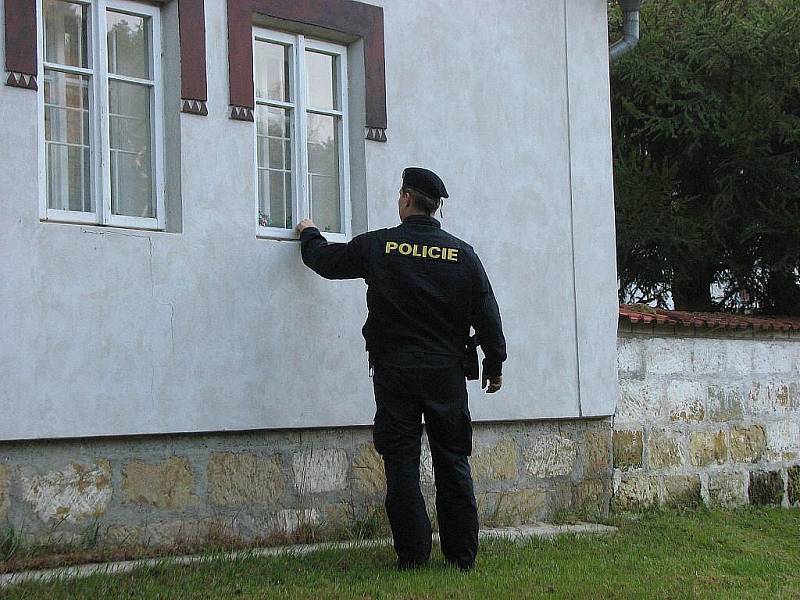 Policisté kontrolovali po sezoně opuštěné chaty na Kokořínsku.