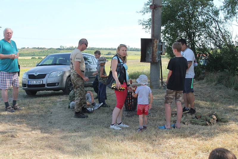 Dětskými rybářskými závody oslavily svůj svátek děti v Tuhani.