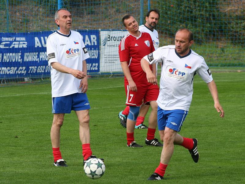 Fotbalisté TJ Kly si v rámci oslav 60. výročí svého klubu zahráli proti internacionálům ČR.