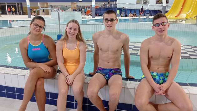 V pětadvacítce chomutovského Aquasvěta se o víkendu uskutečnil Sdružený krajský přebor kategorií od dvanáctiletých po plavce dospělé.