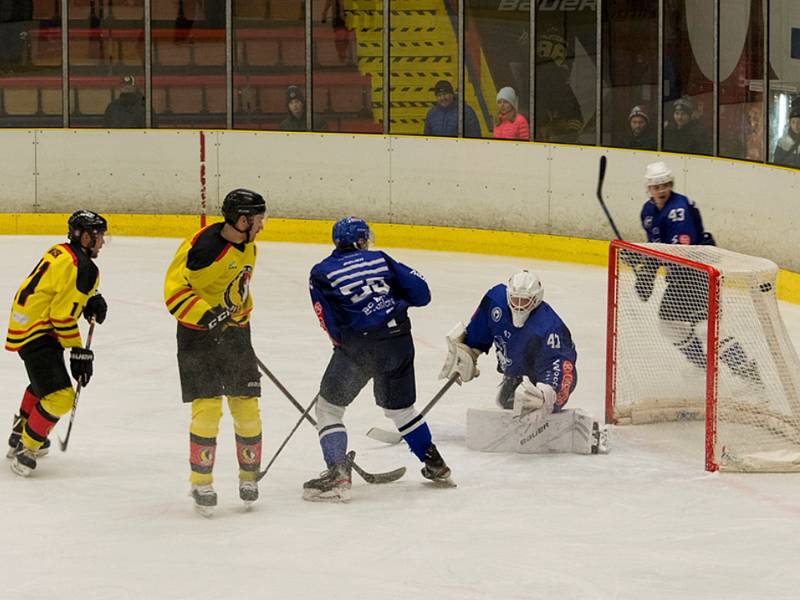 Krajská liga, 14. kolo: Mělník (ve žlutém) - Kolín B (6:4)