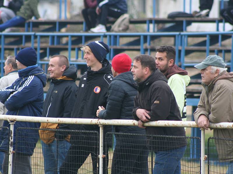 I. A třída, 2. kolo (15. hrané): FC Mělník (v černém) - Pšovka Mělník 0:3