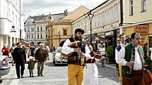 Mělník ožil letos již po jedenadvacáté folklórním festivalem Mělnický Vrkoč, který každý rok nabízí pestrou škálu lidových tradic z různých koutů republiky.