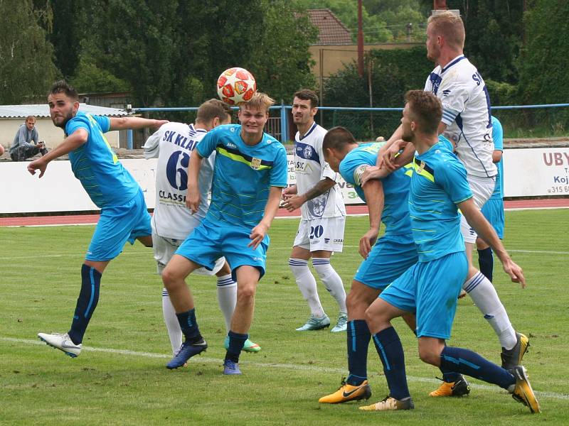 Fotbalisté Neratovic (v modrém) porazili ve druhém kole Fortuna divize B SK Kladno 2:1.